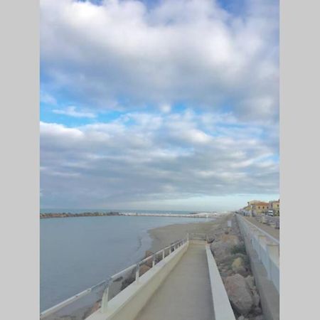 Bilocale Sul Mare Lejlighed Marina Di Pisa Eksteriør billede